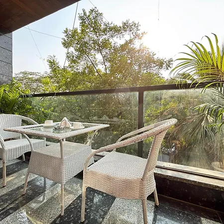 Hotel Paragon Suites Delhi Airport With One Way Airport Trasnfer-3